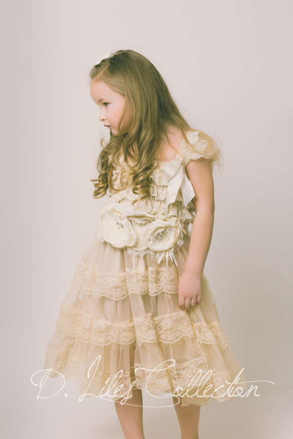 Eloise Lace Dress in Vintage Beige